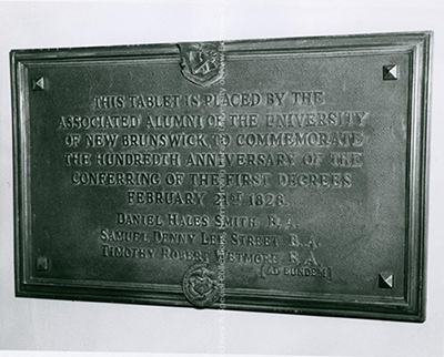 File:Plaque to commemorate the 100th anniversary of the conferring of the first degrees.jpg